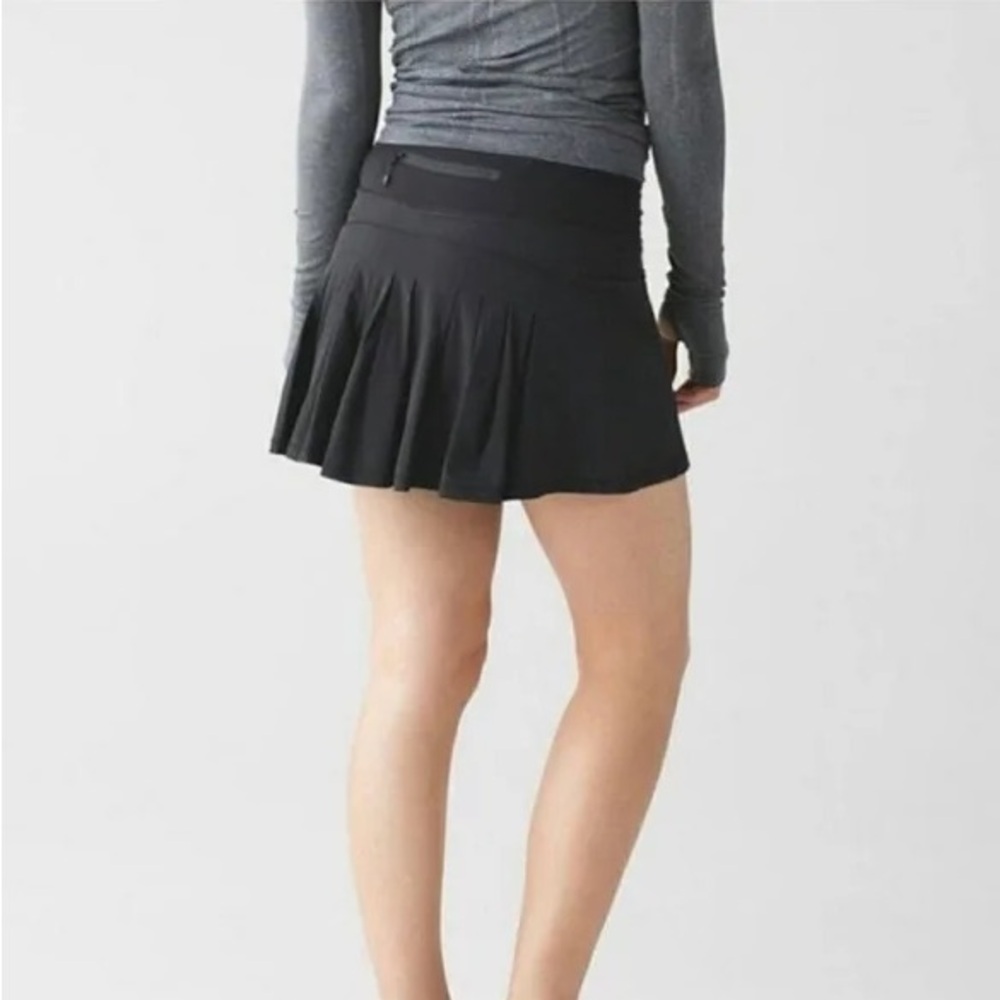 Lululemon black pleated skirted size 4
